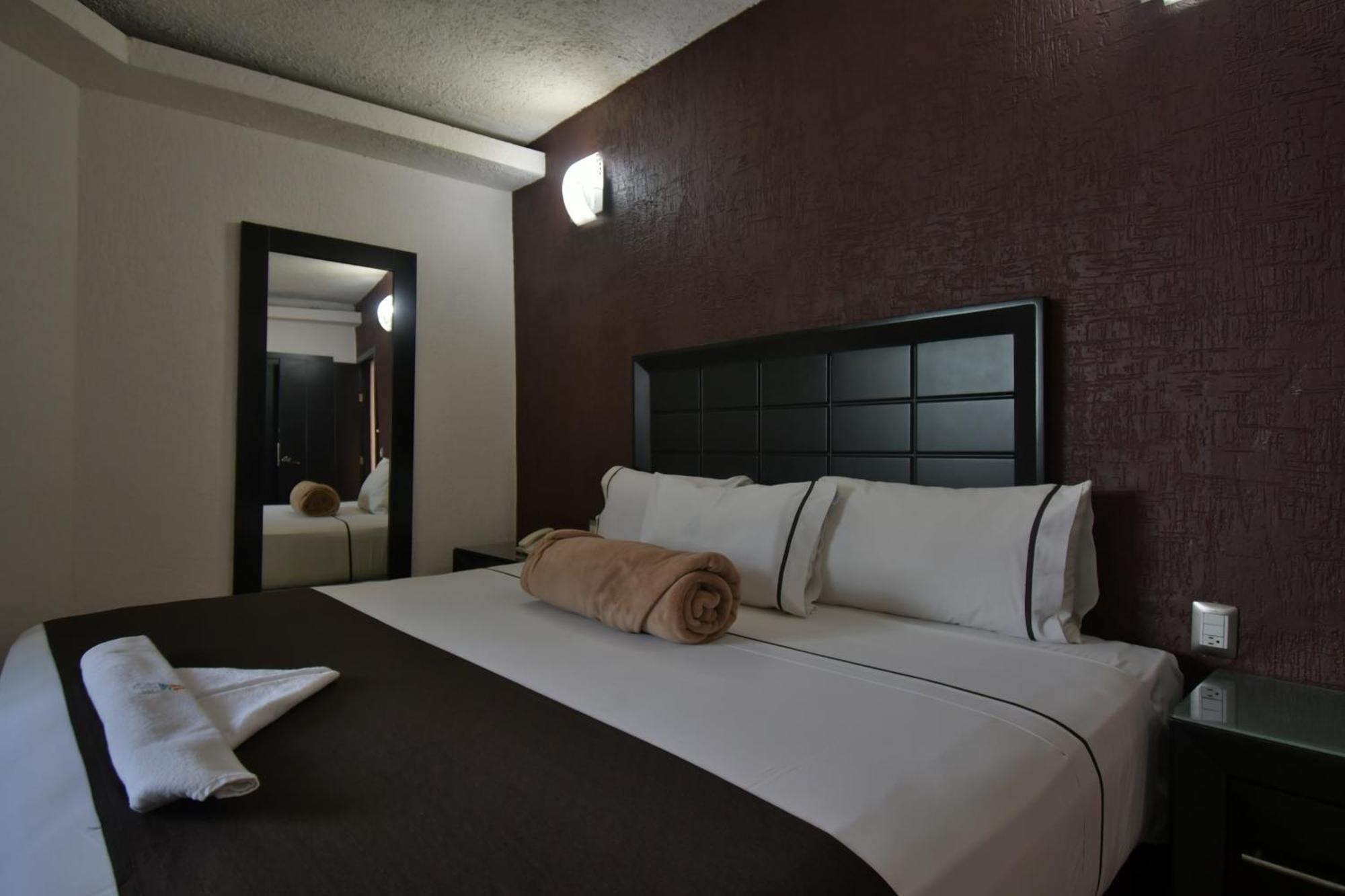 Hotel Portonovo Plaza Centro Гуадалахара Екстериор снимка